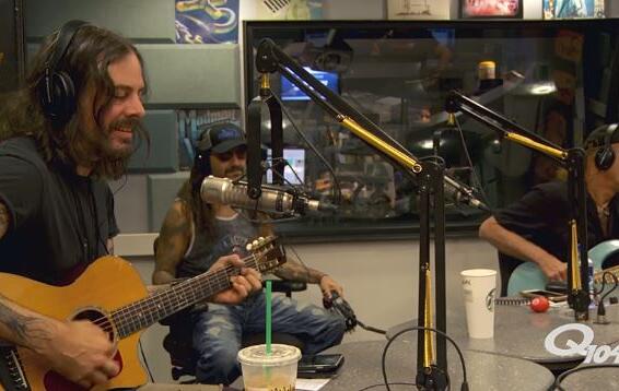 THE WINERY DOGS At New York City&#039;s Q104.3: Video Interview, Acoustic Performance