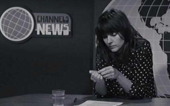 Courtney Barnett Plays a Disaffected Anchorwoman in Fraser A. Gorman&#039;s &quot;Shiny Gun&quot; Video