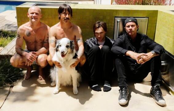 RED HOT CHILI PEPPERS&#039; &#039;The Getaway&#039; Lands At No. 2 On U.S. Chart