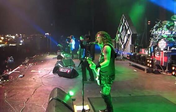 Video: MACHINE HEAD Joined By IGNITE Singer For &#039;Bleeding&#039; Performance At Germany&#039;s SUMMER BREEZE