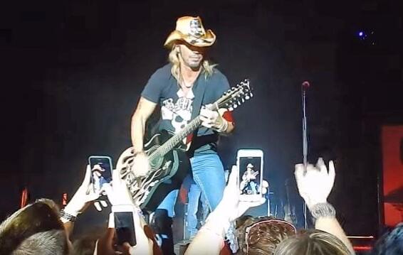 Video: BRET MICHAELS Performs In Albuquerque, New Mexico