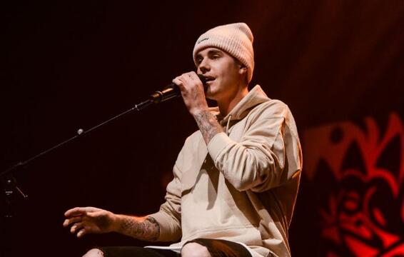 Justin Bieber Plays Lounge Singer on Beatles, Drake, and Tracy Chapman Covers in Toronto