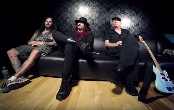 Video: THE WINERY DOGS Discuss New Song &#039;Oblivion&#039;