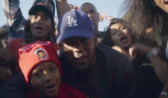 Kendrick Lamar Raps &quot;Alright&quot; in Compton for Grammys Promo