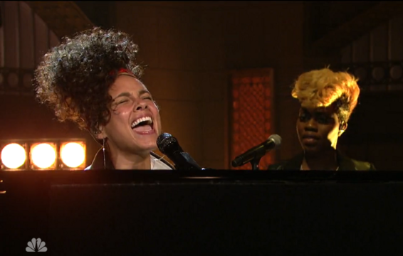 Alicia Keys Debuts Passionate ‘Hallelujah’ on ‘Saturday Night Live’