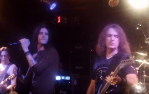 Video: MEGADETH&#039;s DAVID ELLEFSON Performs PRIEST, MAIDEN, AC/DC Classics With SIN CITY SINNERS