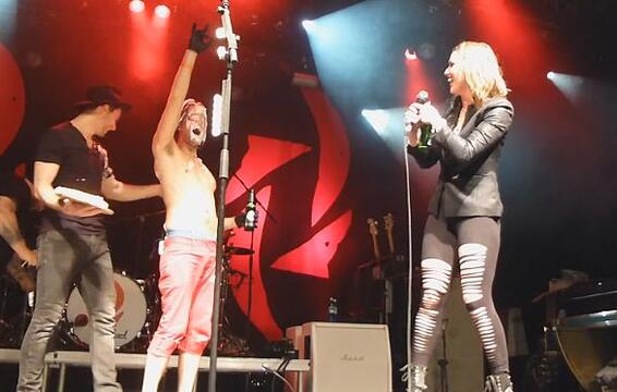 HALESTORM&#039;s AREJAY HALE Celebrates 27th Birthday On Stage In Frankfurt (Video)