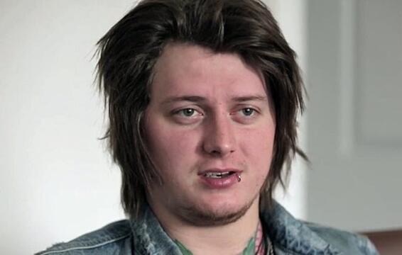 ASKING ALEXANDRIA Guitarist Says Early Lyrics For New Album Were Directed At Former Singer