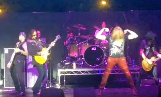 Video: ACE FREHLEY, SEBASTIAN BACH, GILBY CLARKE Take Part In All-Star Jam At CATHOUSE LIVE AT IRVINE MEADOWS