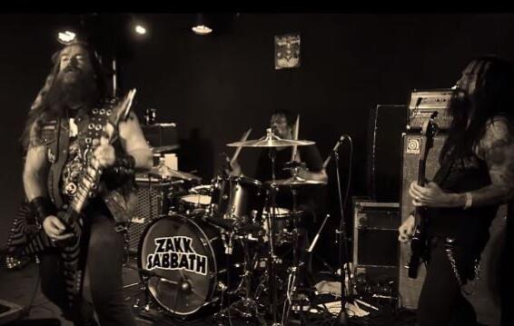 Video: ZAKK WYLDE&#039;s BLACK SABBATH Covers Band ZAKK SABBATH Performs In Fullerton