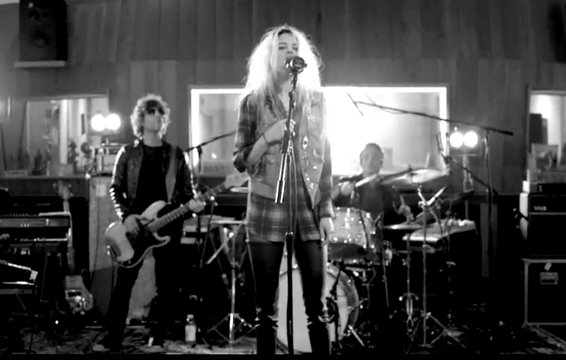 The Kills&#039; Alison Mosshart Joins the Stooges&#039; James Williamson on &quot;Carson Daly&quot;