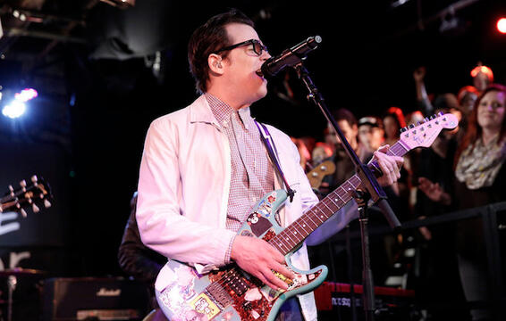 Weezer Play &quot;Thank God for Girls,&quot; &quot;Do You Wanna Get High?&quot; on NBC&#039;s &quot;Undateable&quot;