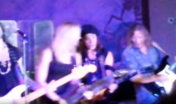 Video: IRON MAIDEN&#039;s DAVE MURRAY Performs MOTÖRHEAD, THE BEATLES Covers At Hawaii Fundraiser