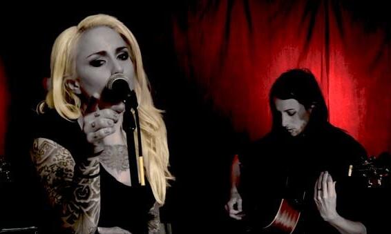 Video: STITCHED UP HEART Performs Cover Of AMY WINEHOUSE&#039;s &#039;Back To Black&#039; At HardDrive Radio