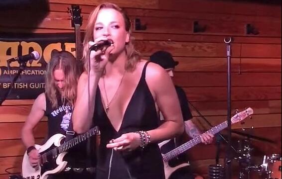 Video: HALESTORM&#039;s LZZY HALE Covers ALICE COOPER&#039;s &#039;I&#039;m Eighteen&#039; With THEE ROCK N&#039; ROLL RESIDENCY