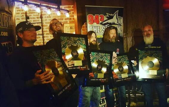 LAMB OF GOD Presented With Gold Plaques For &#039;Ashes Of The Wake&#039; Album