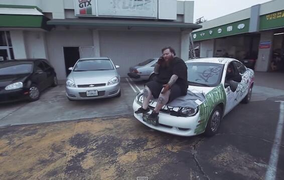 Action Bronson, Gangrene (The Alchemist + Oh No) Destroy a Car in &quot;Driving Gloves&quot; Video