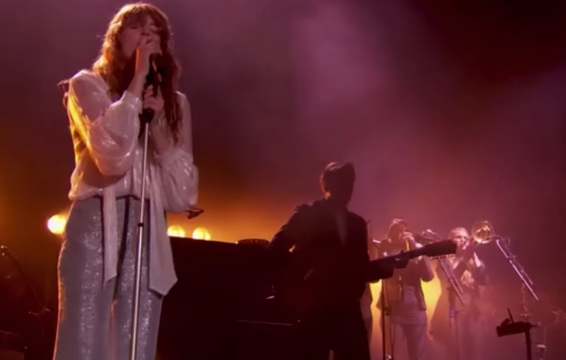 Florence and The Machine Cover Foo Fighters&#039; &quot;Times Like These&quot; At Glastonbury