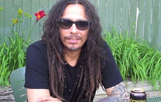 KORN&#039;s MUNKY On Debut Album: &#039;We Set Out To Create Something That Was Super Raw And Emotional With No Filter&#039;