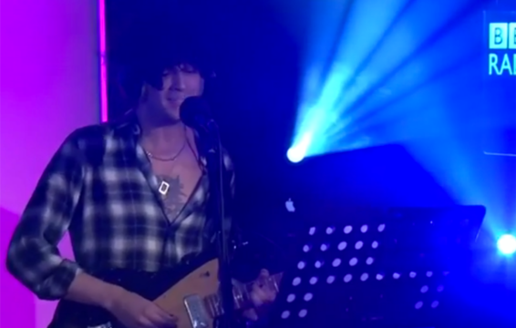 Watch the 1975 Play a Groovy Cover of Justin Bieber’s ‘Sorry’