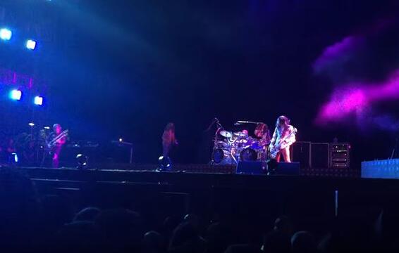 Video: TOOL Members Dress Up As LED ZEPPELIN To Cover &#039;No Quarter&#039;
