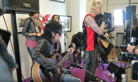 Video: SIXX:A.M. Plays Acoustic Set At Paris, France&#039;s OUI FM