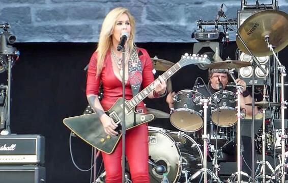 Video: LITA FORD Performs At HEAVY MONTREAL Festival