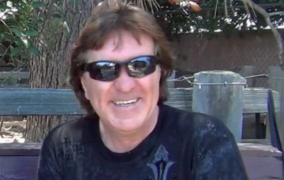 Ex-AC/DC Drummer SIMON WRIGHT Says AXL ROSE &#039;Seems To Be Doing Okay&#039; Singing For The Band