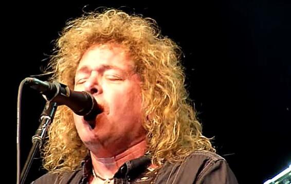 Y&amp;T&#039;s MENIKETTI: BON SCOTT Wanted To Travel With Us Because He Thought His AC/DC Bandmates Were &#039;Boring&#039;