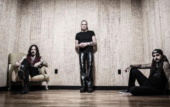 THE WINERY DOGS Members To &#039;Recharge Their Batteries&#039; After Completing &#039;Hot Streak&#039; Touring Cycle