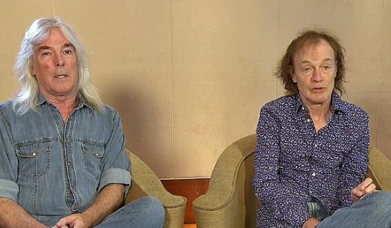 ANGUS YOUNG: AXL ROSE &#039;Has Done A Great Job&#039; Singing For AC/DC