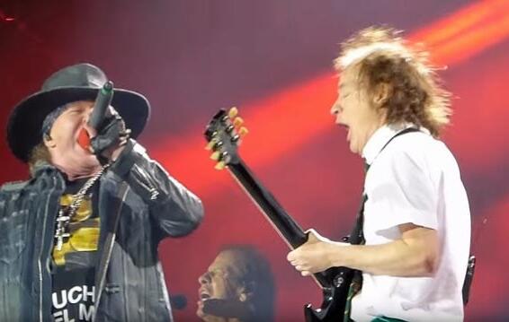 Watch AXL ROSE Get Back On His Feet For AC/DC&#039;s Vienna Concert