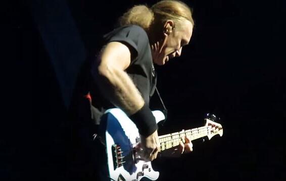 THE WINERY DOGS&#039; BILLY SHEEHAN Says Writing Process For &#039;Hot Streak&#039; Was &#039;Relatively Painless&#039;