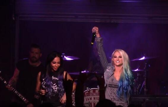 Video: BUTCHER BABIES&#039; HEIDI, CARLA Perform PANTERA, DROWNING POOL Covers At &#039;Ultimate Jam Night&#039;