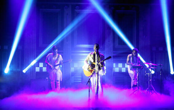 Miguel Performs &quot;Simplethings&quot;, Discusses Boyz II Men on &quot;The Tonight Show&quot;