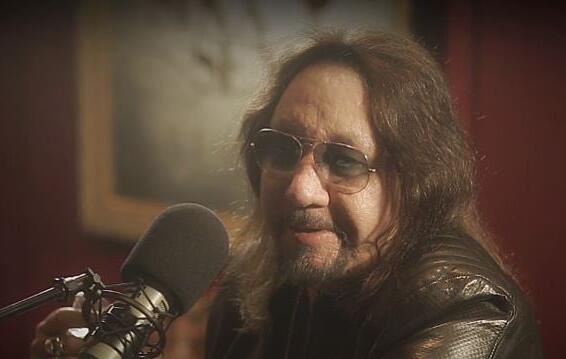 ACE FREHLEY Says GENE SIMMONS Can Be A &#039;Sweet&#039; And &#039;Sensitive&#039; Guy