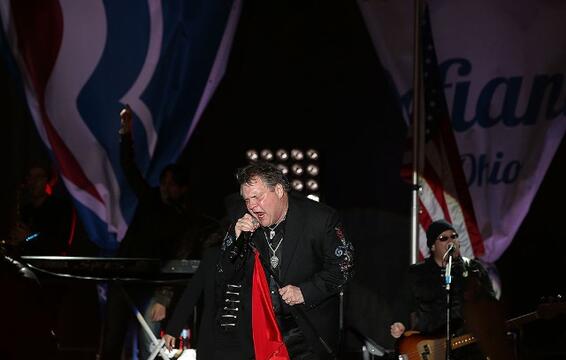 Meat Loaf Collapses Onstage in Edmonton, Canada