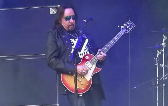 Video: ACE FREHLEY Performs At U.K.&#039;s DOWNLOAD Festival