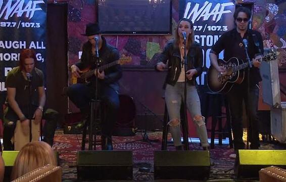 Video: HALESTORM Performs Acoustic Versions Of &#039;Dear Daughter&#039;, &#039;Amen&#039; For WAAF Listeners