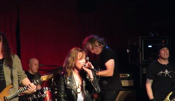 Video: HALESTORM&#039;s LZZY HALE Performs With SKID ROW, CINDERELLA Members At Nashville Benefit Concert