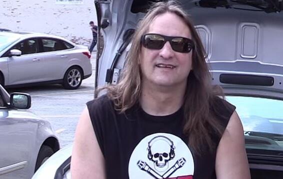 EXODUS&#039;s TOM HUNTING Says STEVE &#039;ZETRO&#039; SOUZA Is &#039;Singing Better Than He Ever Has&#039;