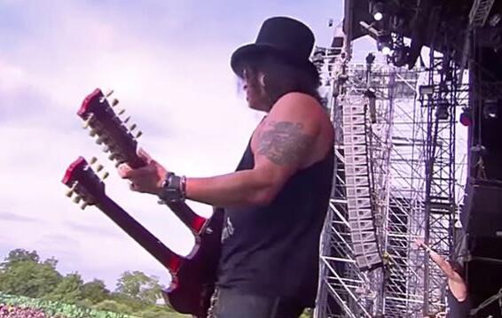 SLASH FEATURING MYLES KENNEDY &amp; THE CONSPIRATORS: Pro-Shot Footage Of Entire HELLFEST Performance