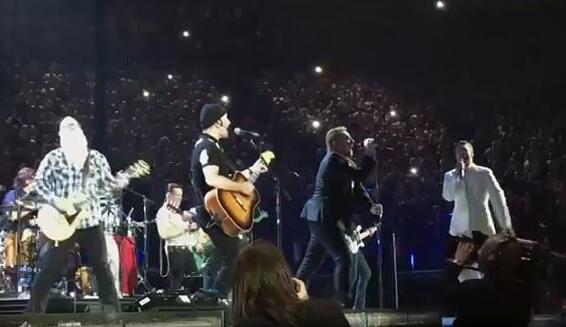 Video: EAGLES OF DEATH METAL Join U2 On Stage In Paris