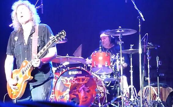 Y&amp;T Rejoined By Original Drummer LEONARD HAZE At San Francisco Concert (Video)