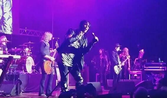 CINDERELLA&#039;s TOM KEIFER Pays Tribute To PRINCE With &#039;Purple Rain&#039; Performance (Video)
