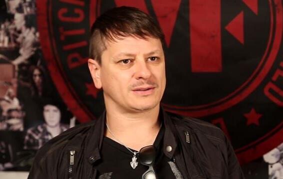 KORN&#039;s RAY LUZIER Unveils New Signature VIC FIRTH Drumsticks At NAMM (Video)