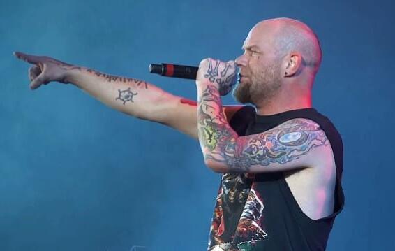 FIVE FINGER DEATH PUNCH: Quality Fan-Filmed Video Footage Of Entire Moscow Concert