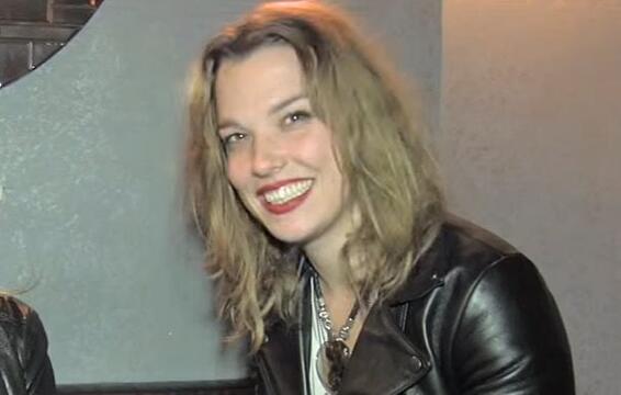 HALESTORM&#039;s LZZY HALE Says LITA FORD Kicked Door Open For Other Females In Rock