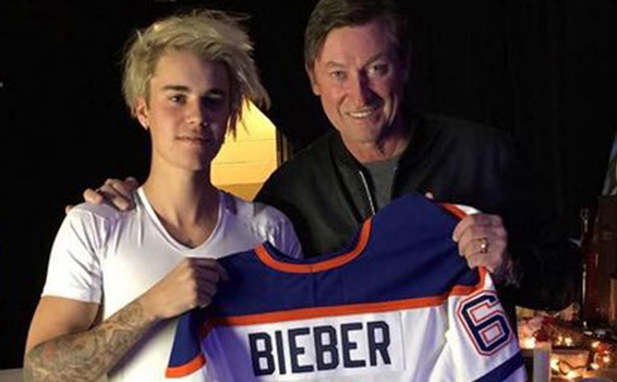 &quot;Ele foi muito legal,&quot; diz Wayne Gretzky sobre encontro com Justin Bieber
