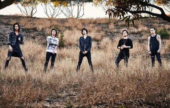 Video Premiere: ASKING ALEXANDRIA&#039;s &#039;Here I Am&#039;